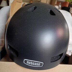 NWB/ Nutcase, Onxy Solid Multi-Sport Street Helmet/ Large (23.5"-25")